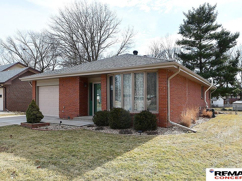1st image of 4611 Linden St