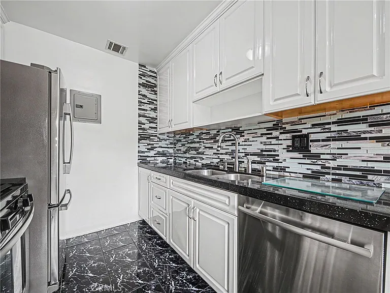 6342 Morse Ave — Photo 16