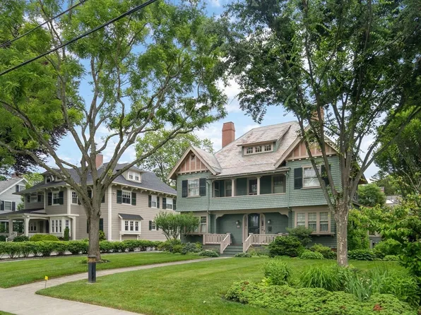 15 Cabot St, Winchester, MA 01890