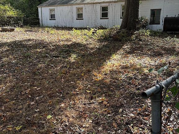 3rd image of 11310 Daisy Ln