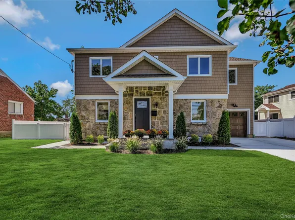 45 Brunswick Avenue, Williston Park, NY 11596