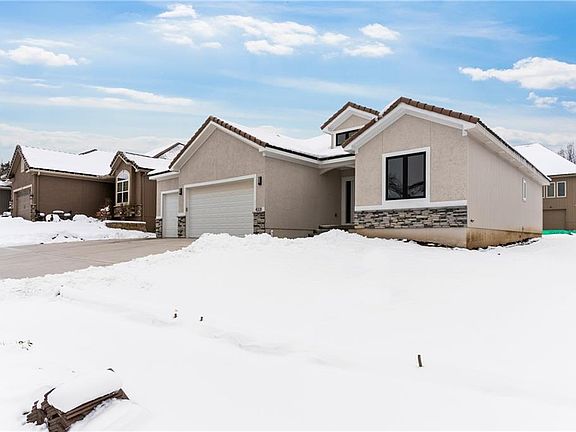 2nd image of 4331 NE Park Trails Ct
