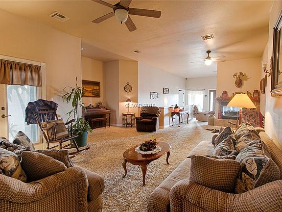 3rd image of 1601 Arabian Dr