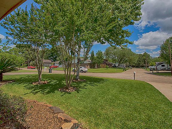 4th image of 2201 Kingsway Dr