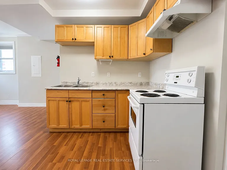 186 Spadina Rd #MAIN FLOOR — Photo 9