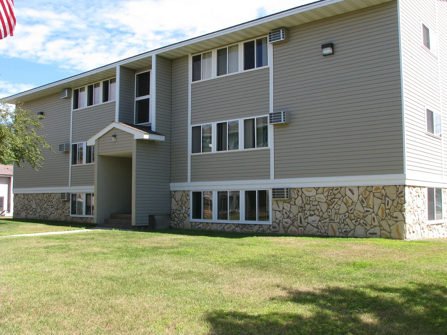 Sahlman Townhouses West — Photo 1
