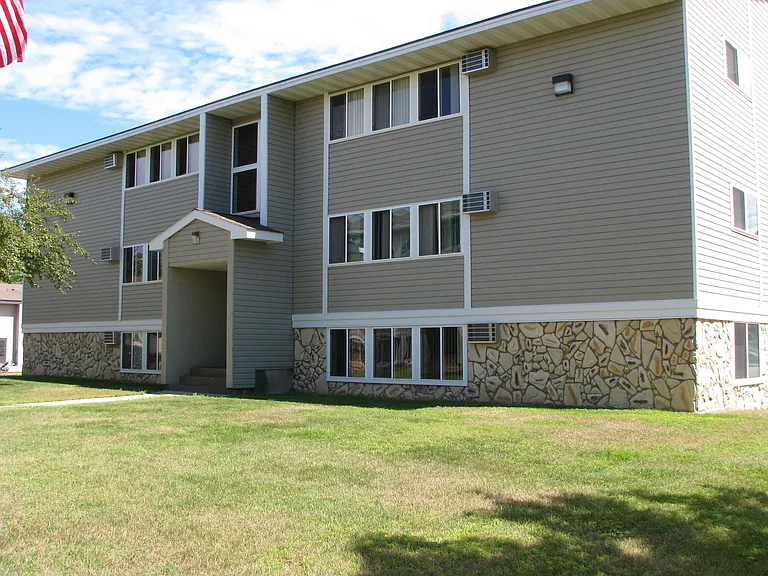 Sahlman Townhouses West — Photo 1