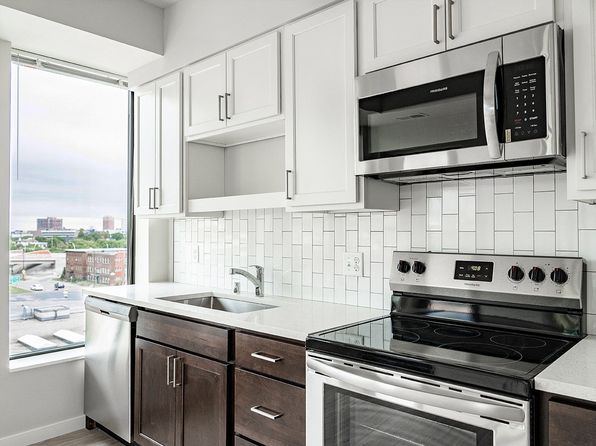 2000 Lyndale Ave S #411