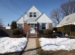 464 Jackson Ave, Mineola, NY 11501