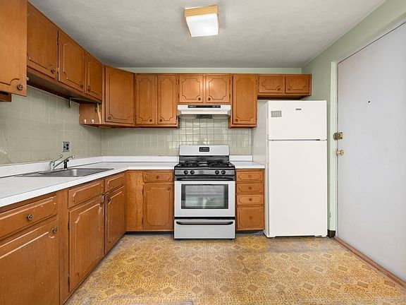 2nd image of 141 Willard St APT 8