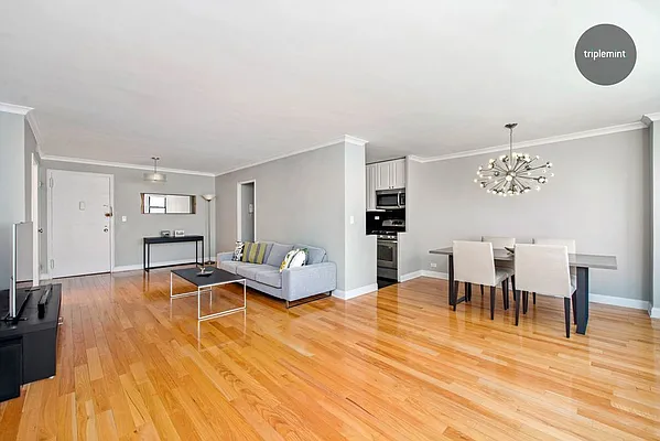 Sold by Triplemint | media 8