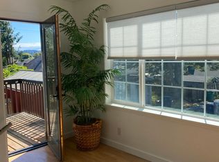 504 4th St #201, Anacortes, WA 98221