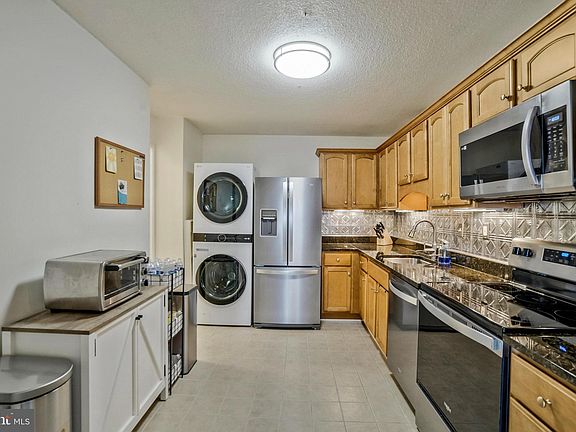 5th image of 309 Yoakum Pkwy APT 916