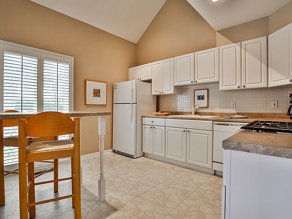 3rd image of 3051 Vinings Ferry Dr SE