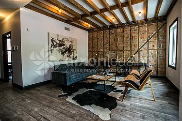 Rented by Dixon Advisory USA Inc.