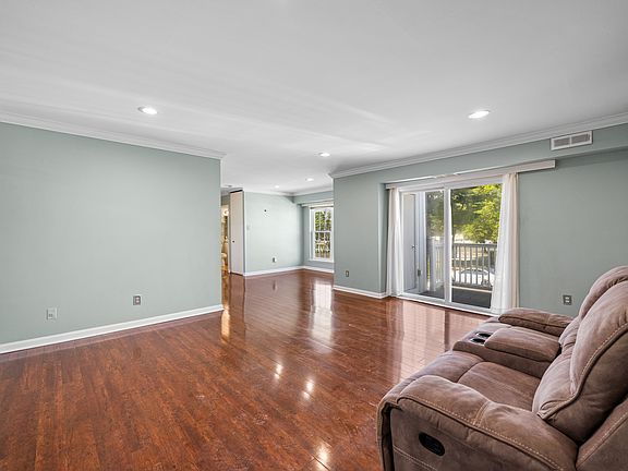 3rd image of 275 Green St APT 4A6