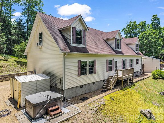 4th image of 2255 Mount Olivet Rd