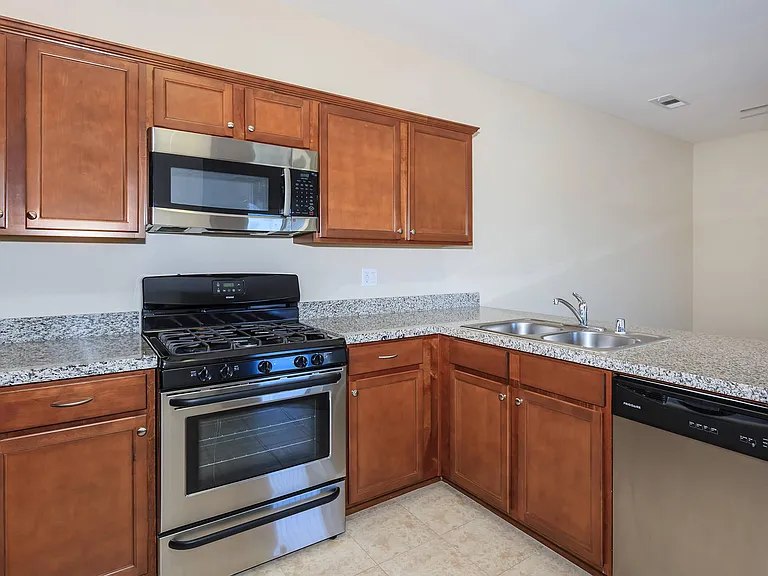 Vineyards at Palm Desert Apartment Homes — Photo 67