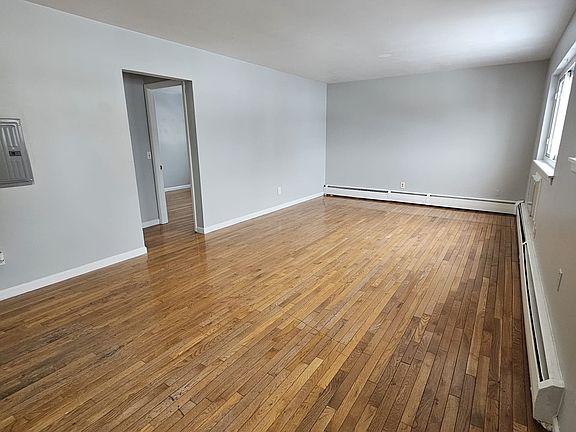 2nd image of 80 Farmington Ave APT B6