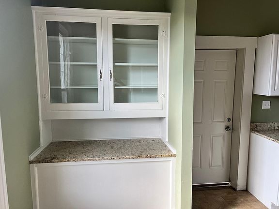 4th image of 1044 E Long St #1044
