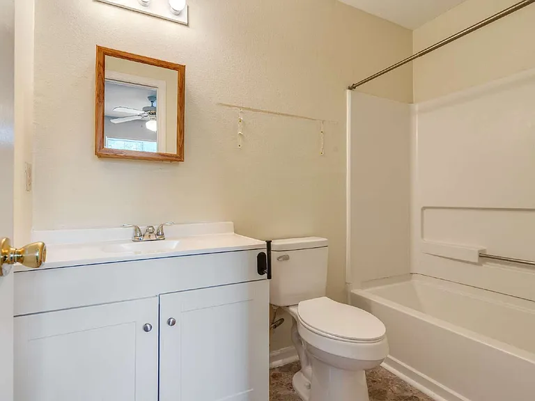 840 W Georgia St #B — Photo 19