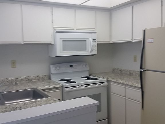4th image of 714 Executive Center Dr APT 19