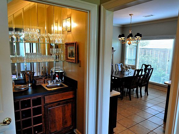 3rd image of 3338 Gallery Dr