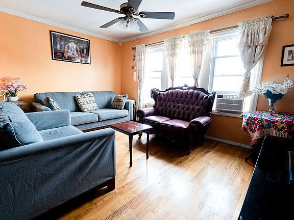 3rd image of 10749 156th St
