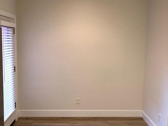 5th image of 885 Chromium Ln