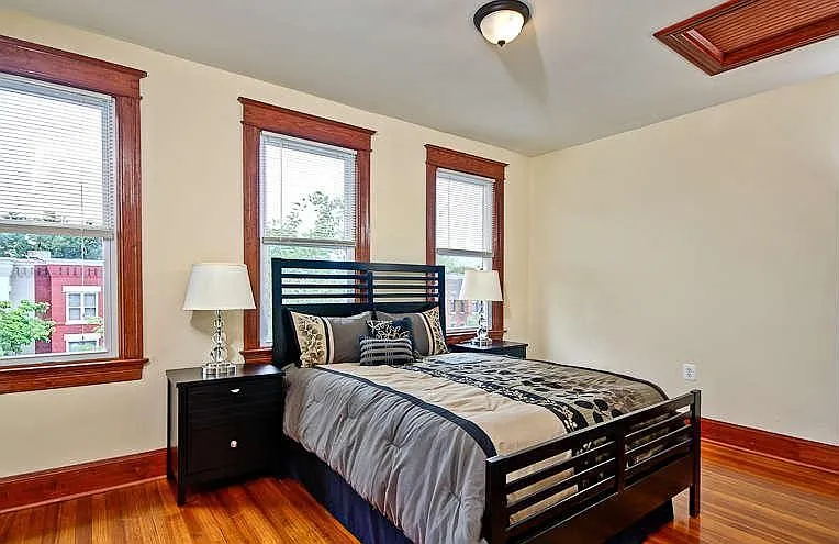 1313 E St NE — Photo 9