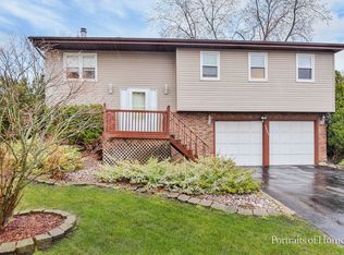 3865 Shoreline Dr, Hanover Park, IL 60133