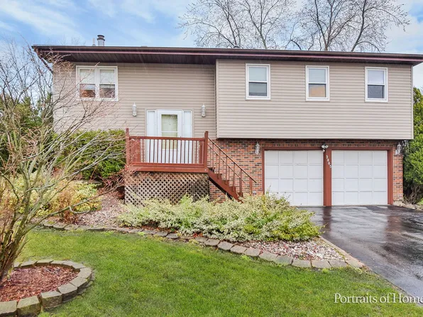 3865 Shoreline Dr, Hanover Park, IL 60133