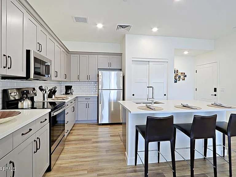 475 N 9th St #311 — Photo 3