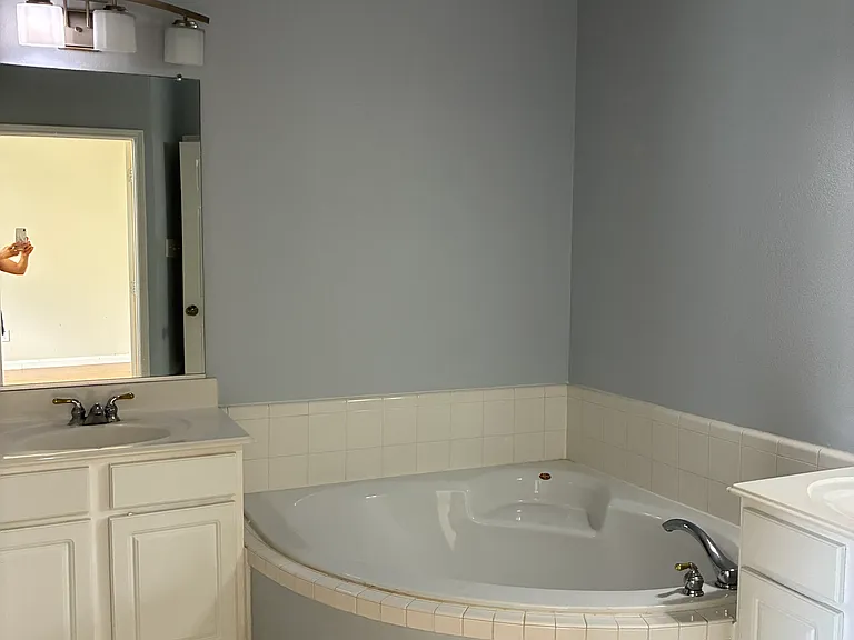 8240 Spring Ridge Dr — Photo 17