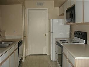 5th image of 2300 E Sil Rnch Blvd Unit 1050