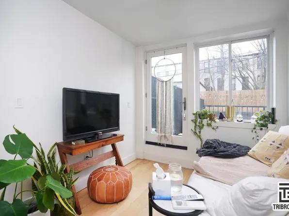 526 Putnam Avenue image 1 of 10