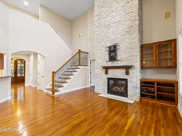 10033 Autumn Valley Ln, Knoxville, TN 37922