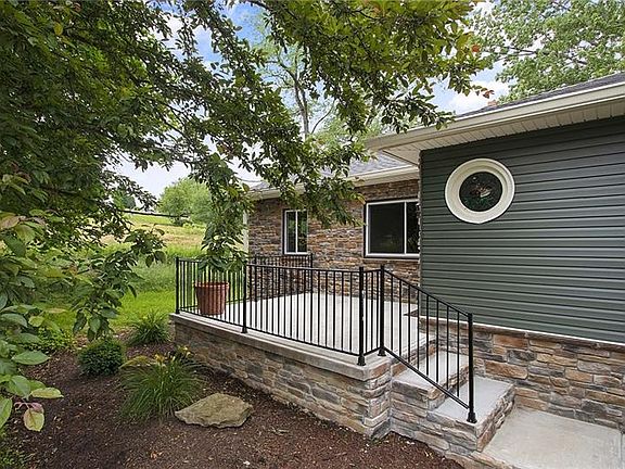 3rd image of 210 Chapel Dr