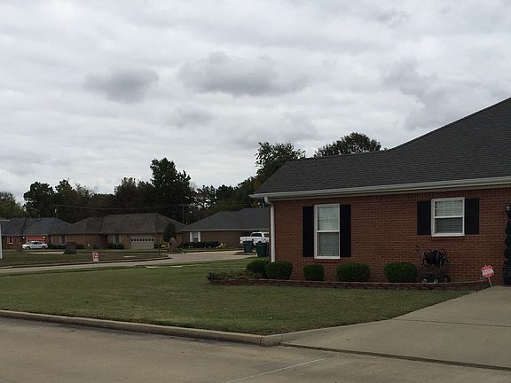 5th image of 1100 River Oaks Dr