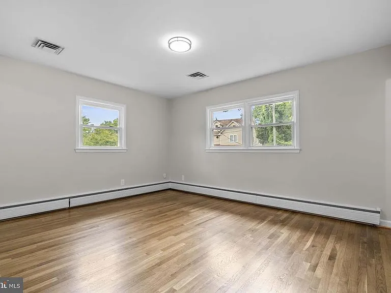 10242 Stratford Ave — Photo 40