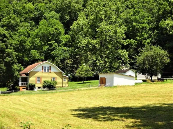 349 Maple Run, Looneyville, WV 25259