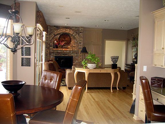 5th image of 751 N 163rd St