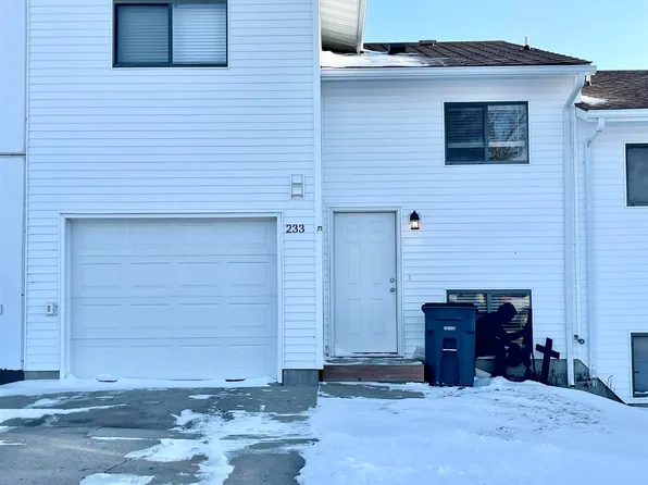 233 3rd St SW, Surrey, ND 58785