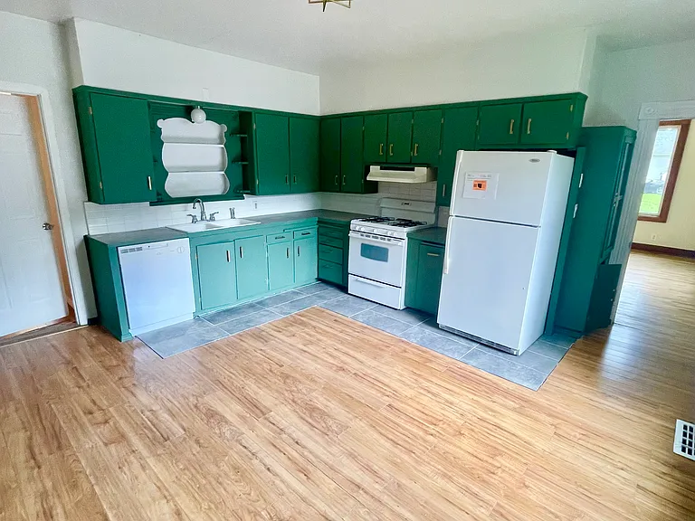 406 E Culton St — Photo 1
