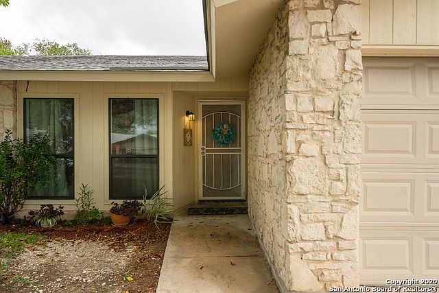 1st image of 926 Saddlebrook Dr