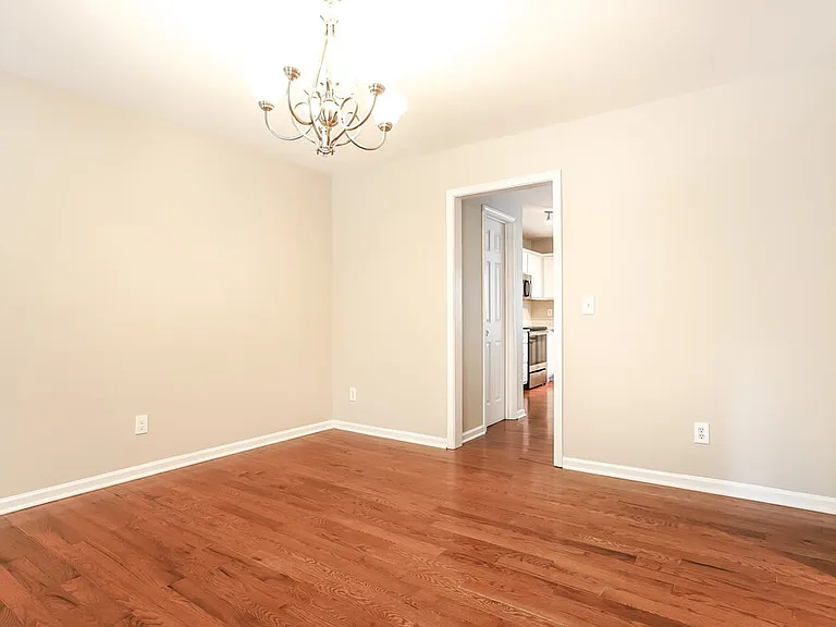 6412 Willowlawn Dr — Photo 6