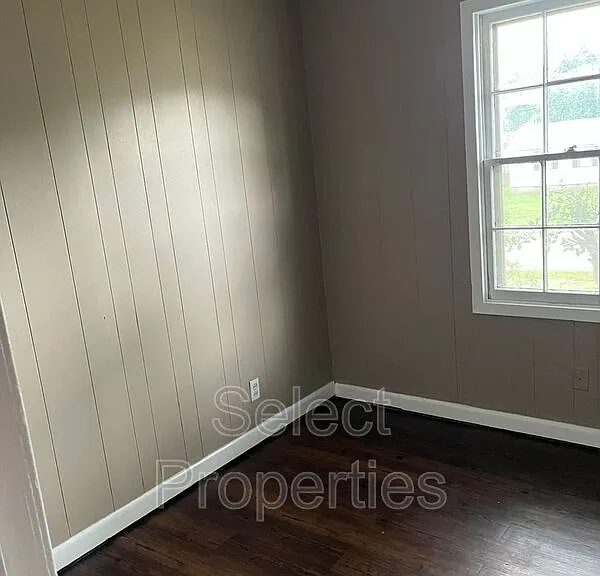 1914 Edgewood St — Photo 10