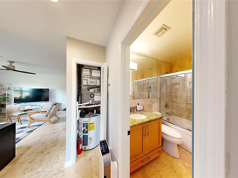 530 NE 15th Ct #7 — Photo 43