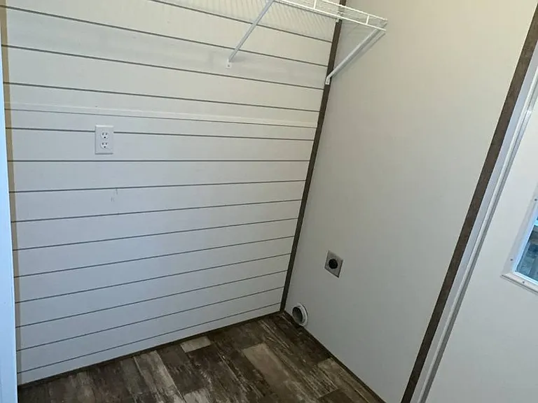 289 Bristol Dr — Photo 8