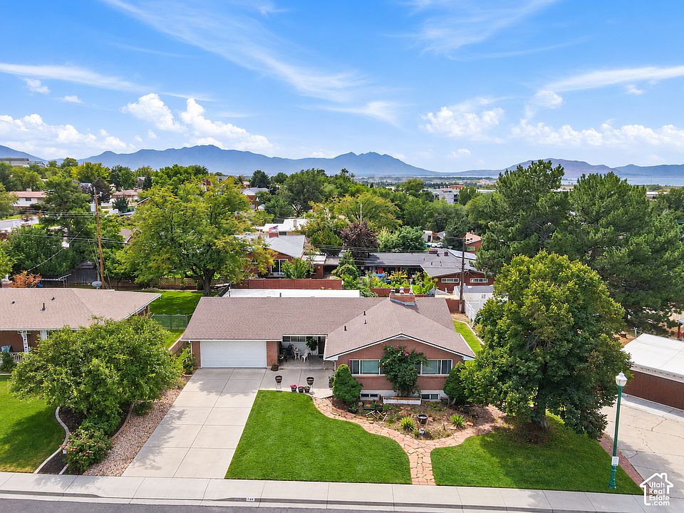 1st image of 749 W Sunny Ln